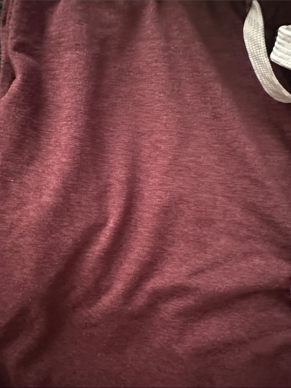 Vuori Maroon daily jogger with Logo Patch - Picture 4 of 4